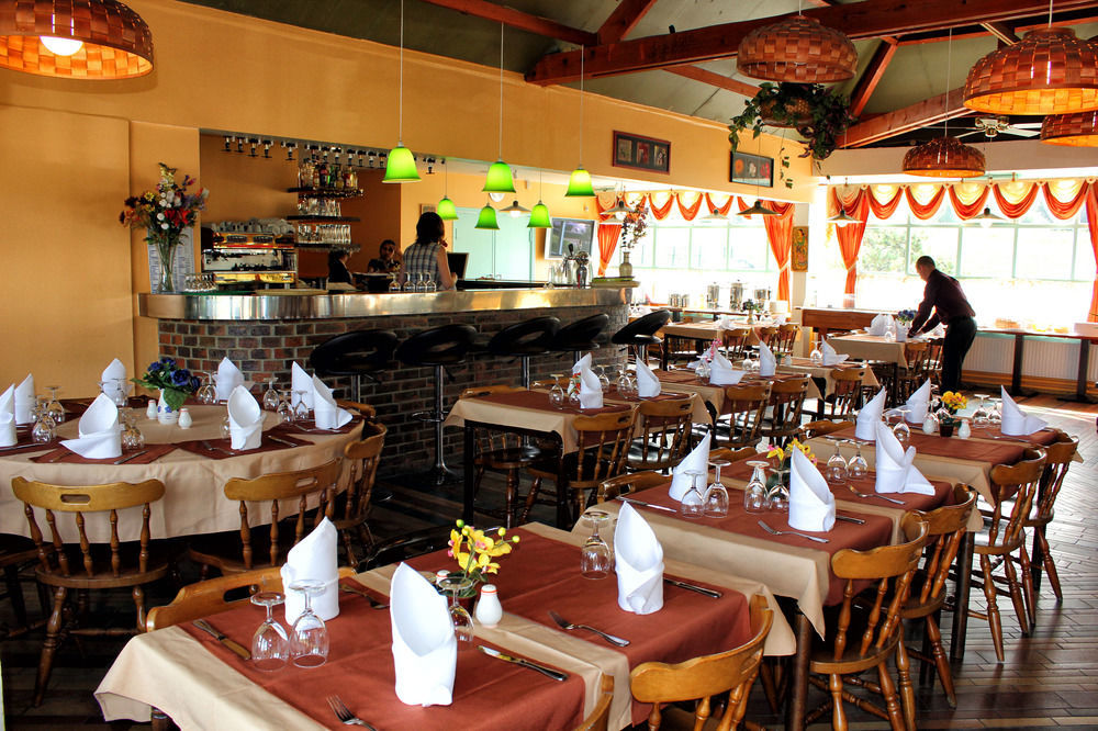 Hotel Restaurant Les Jardins D'Épône Kültér fotó