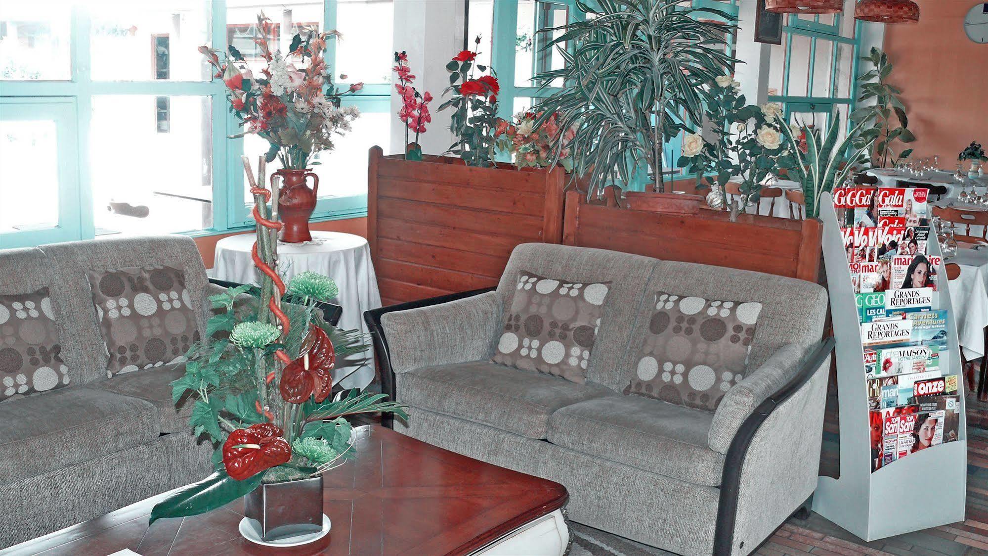 Hotel Restaurant Les Jardins D'Épône Kültér fotó