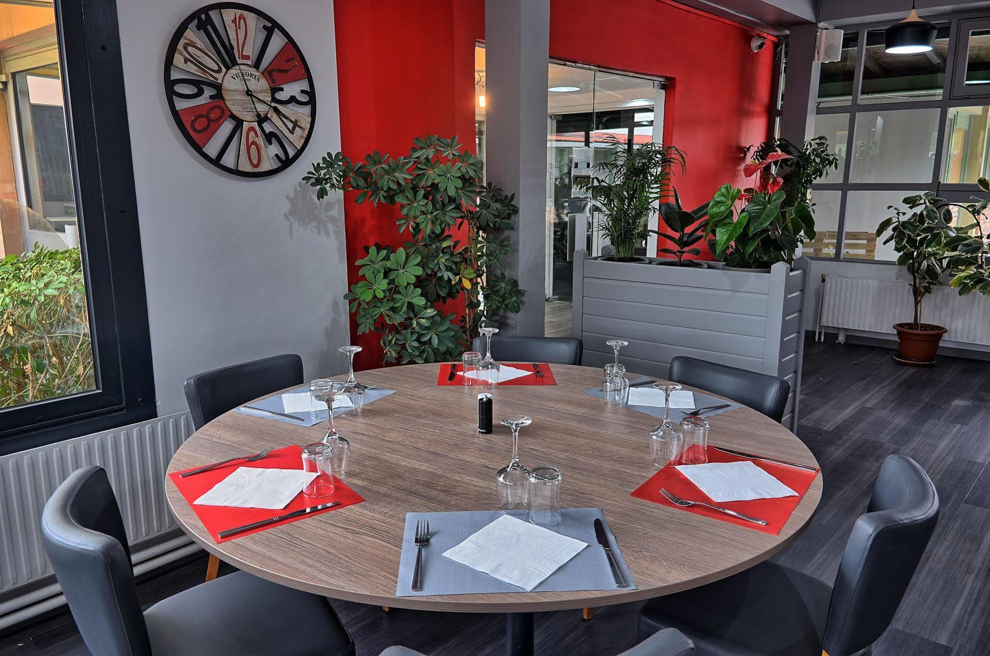 Hotel Restaurant Les Jardins D'Épône Kültér fotó