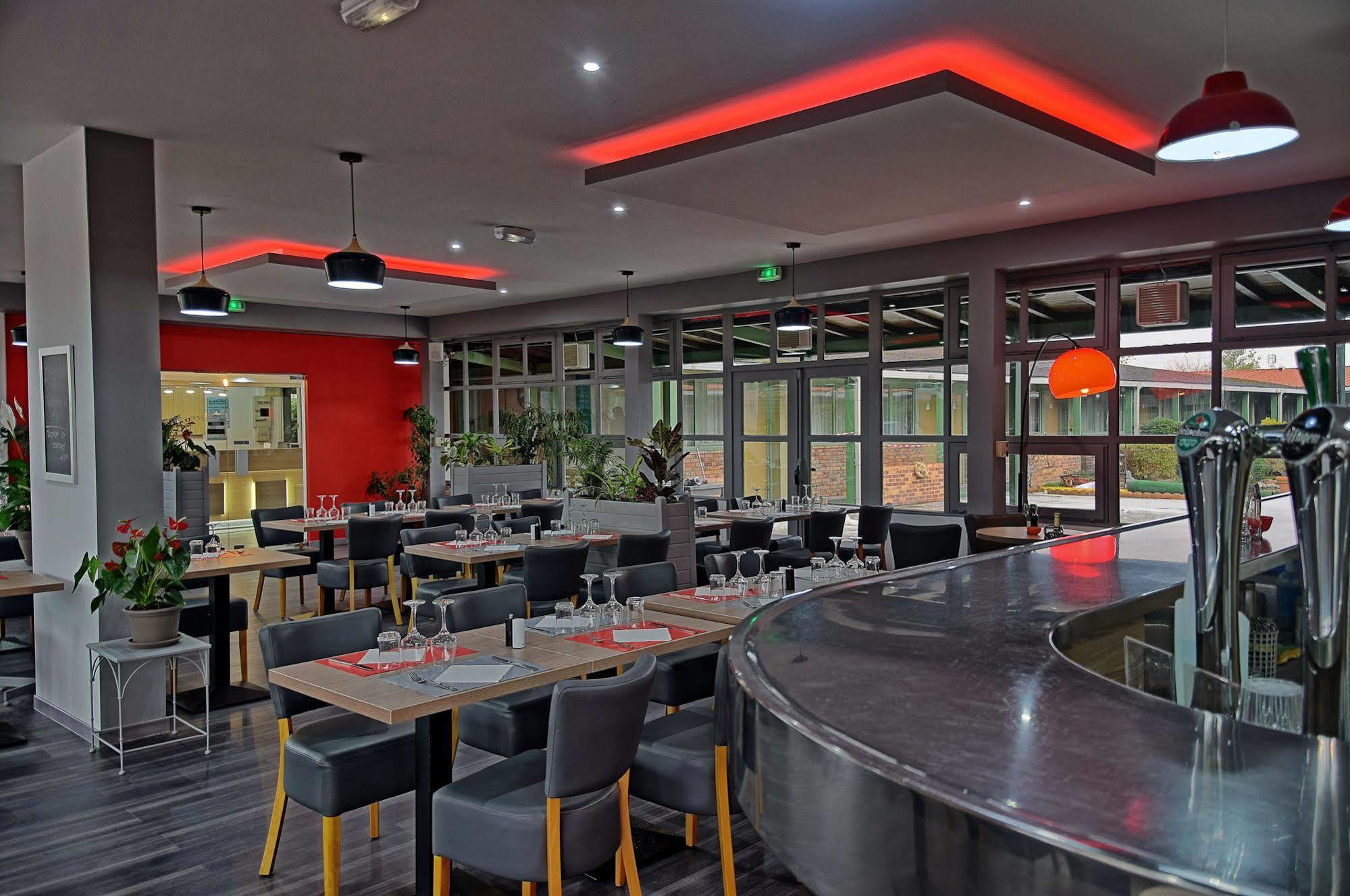 Hotel Restaurant Les Jardins D'Épône Kültér fotó