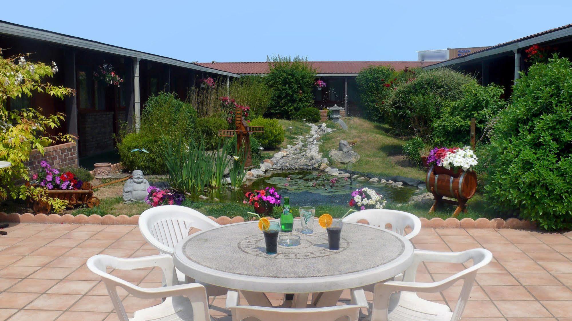 Hotel Restaurant Les Jardins D'Épône Kültér fotó