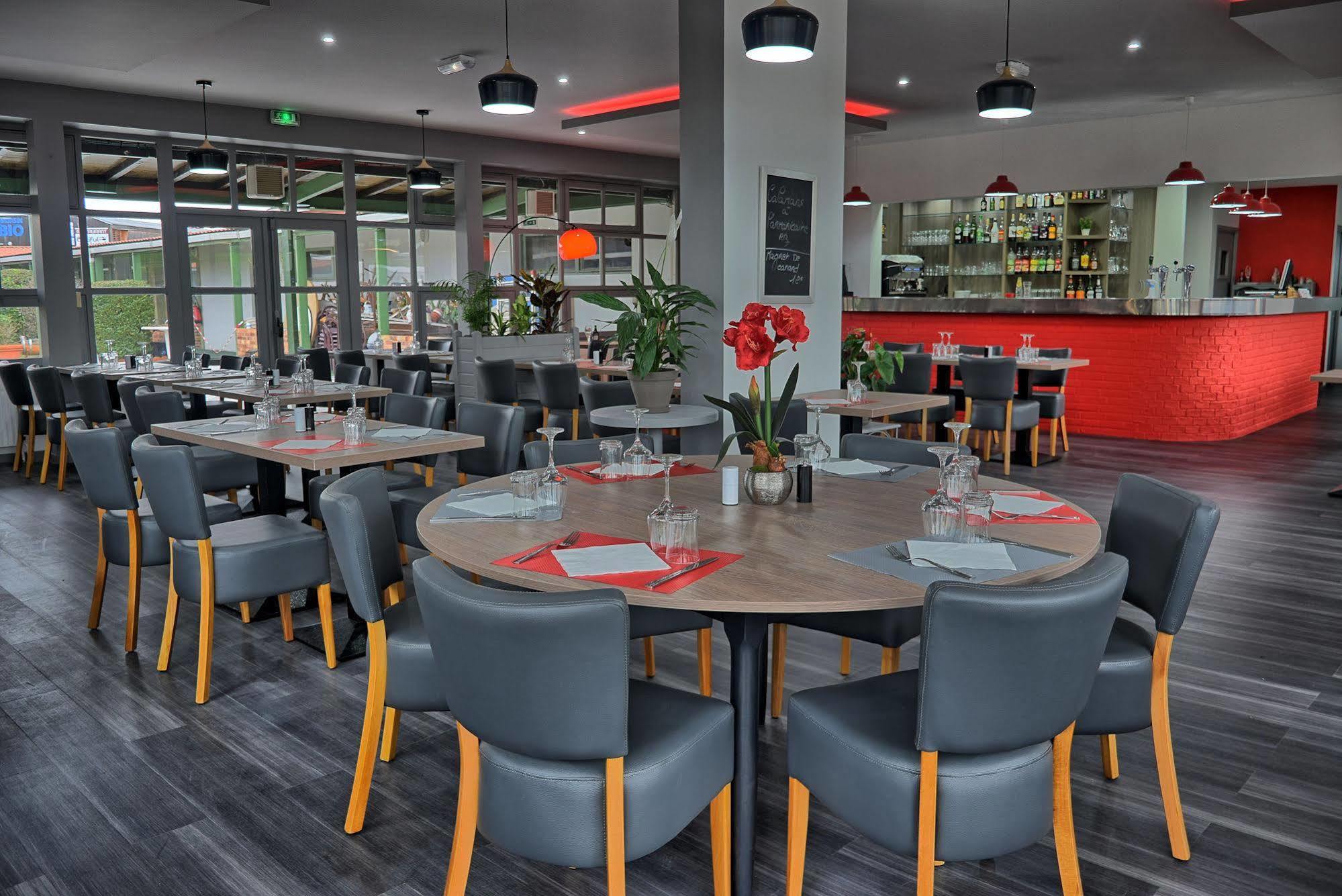 Hotel Restaurant Les Jardins D'Épône Kültér fotó
