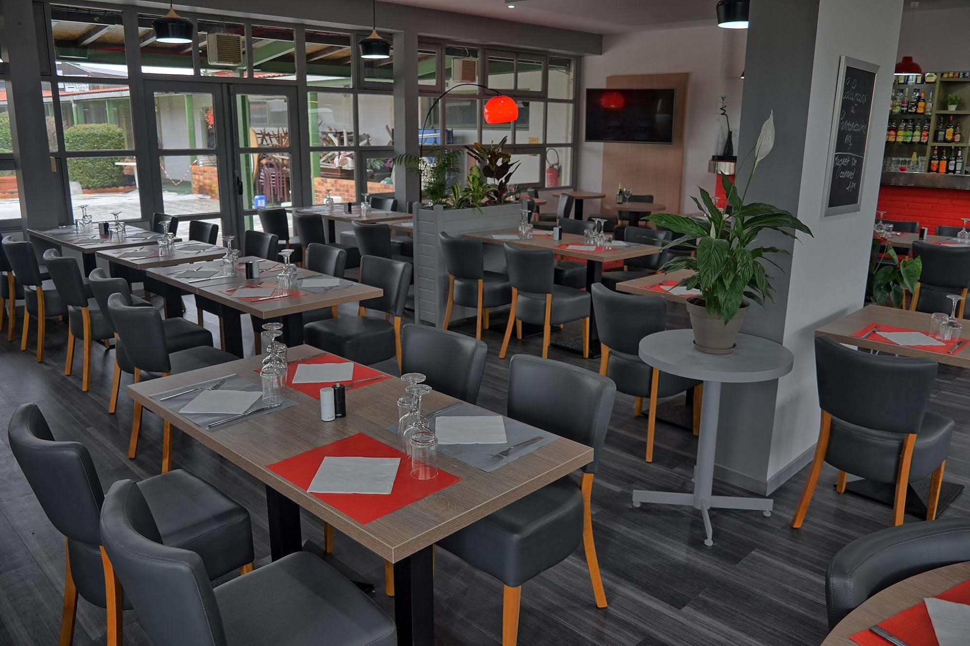 Hotel Restaurant Les Jardins D'Épône Kültér fotó