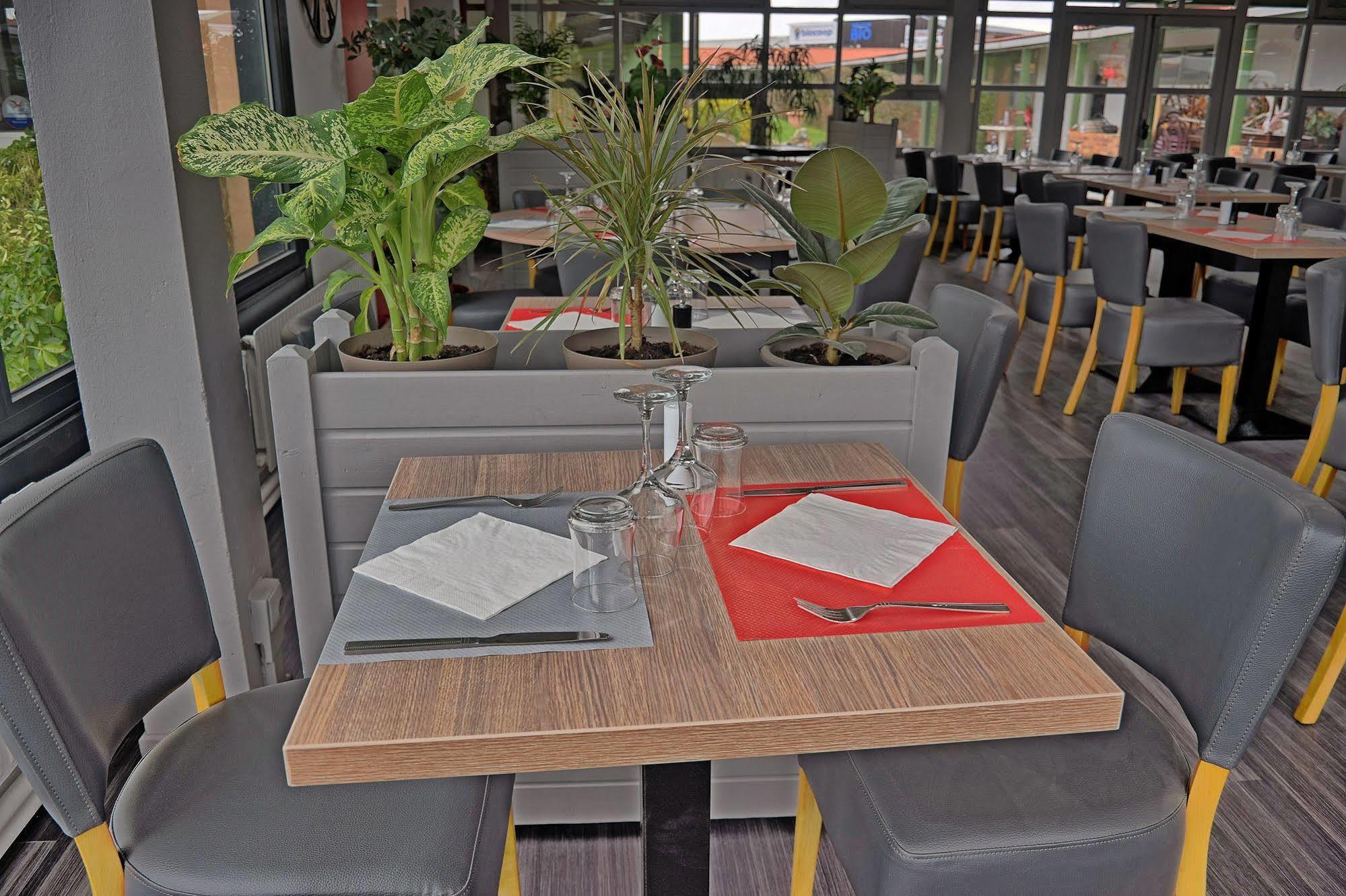 Hotel Restaurant Les Jardins D'Épône Kültér fotó