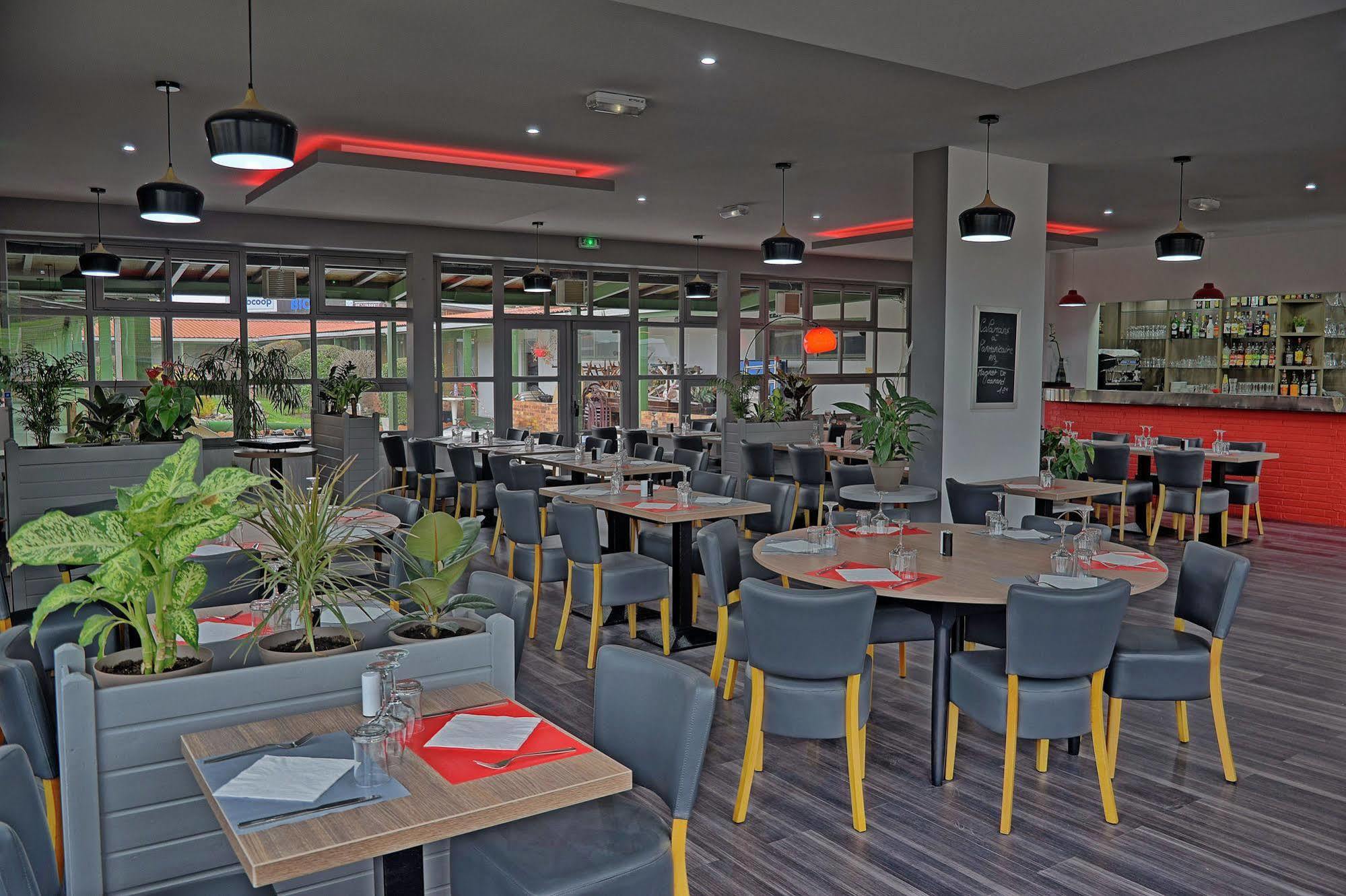 Hotel Restaurant Les Jardins D'Épône Kültér fotó