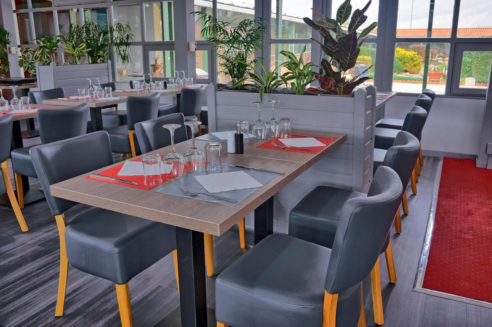 Hotel Restaurant Les Jardins D'Épône Kültér fotó