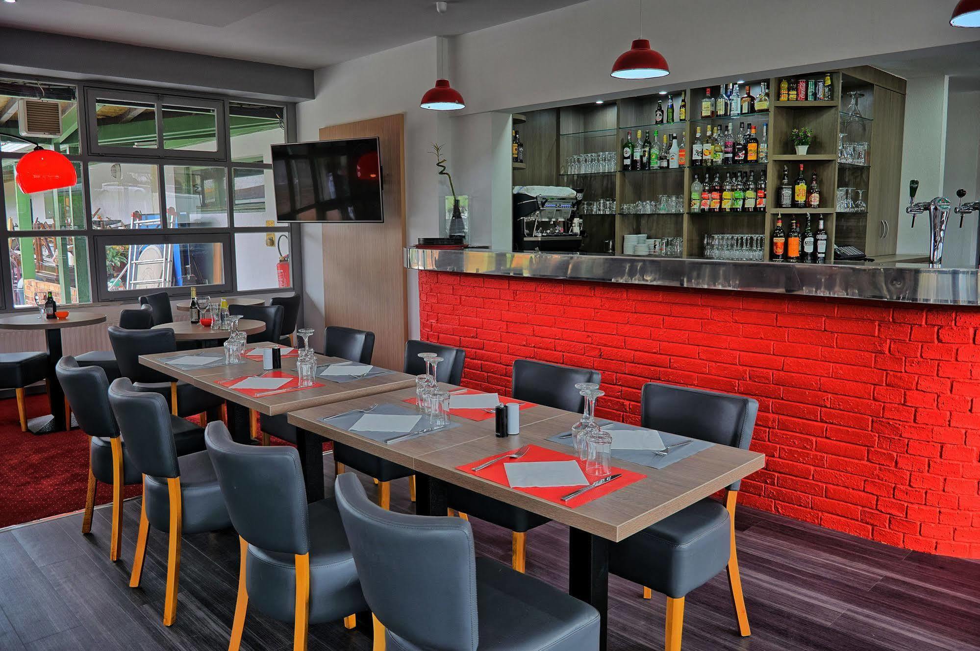 Hotel Restaurant Les Jardins D'Épône Kültér fotó